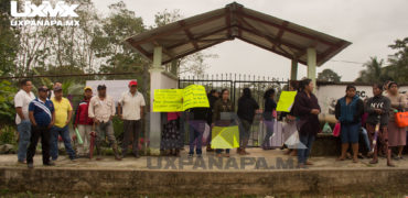 padres-toman-telesecundaria-poblado-6-enero-2019